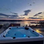 Beautiful In 特罗吉尔